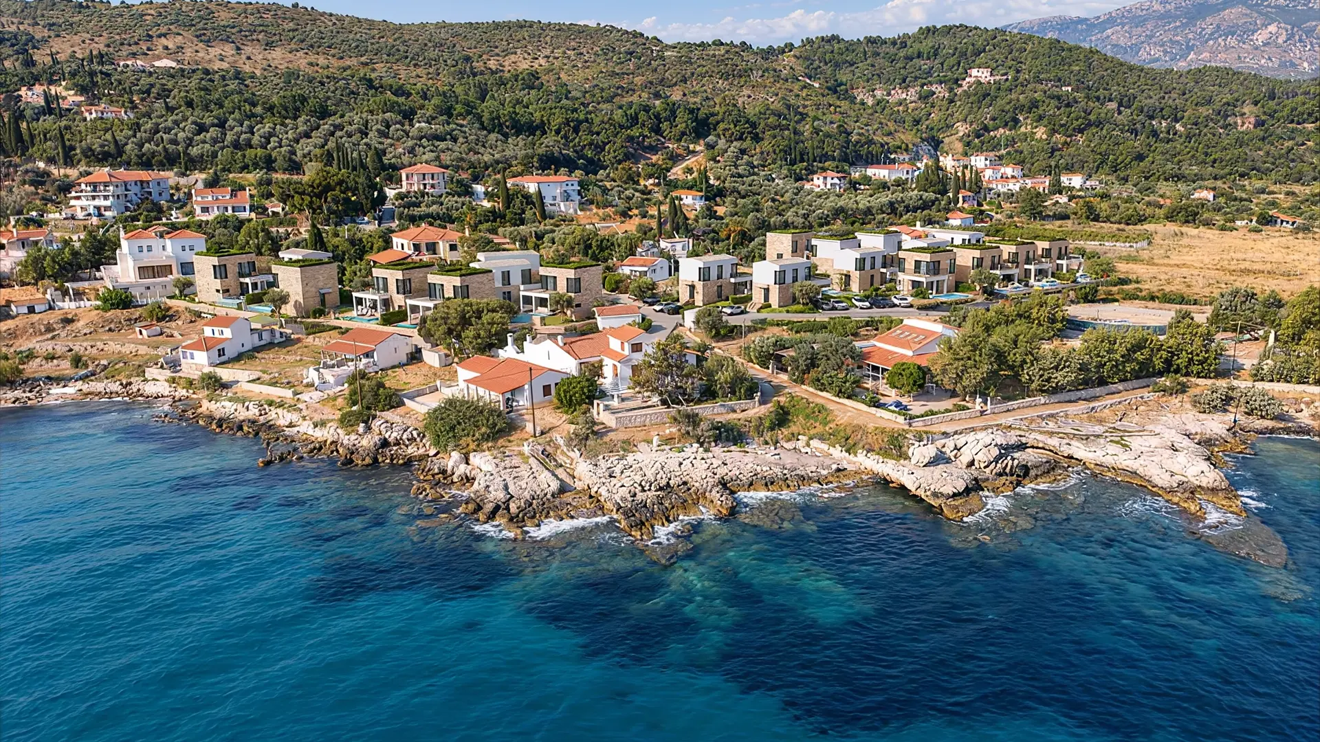 3D visualisation of the two Sun & Sea villa collections beside the Kedros coastline